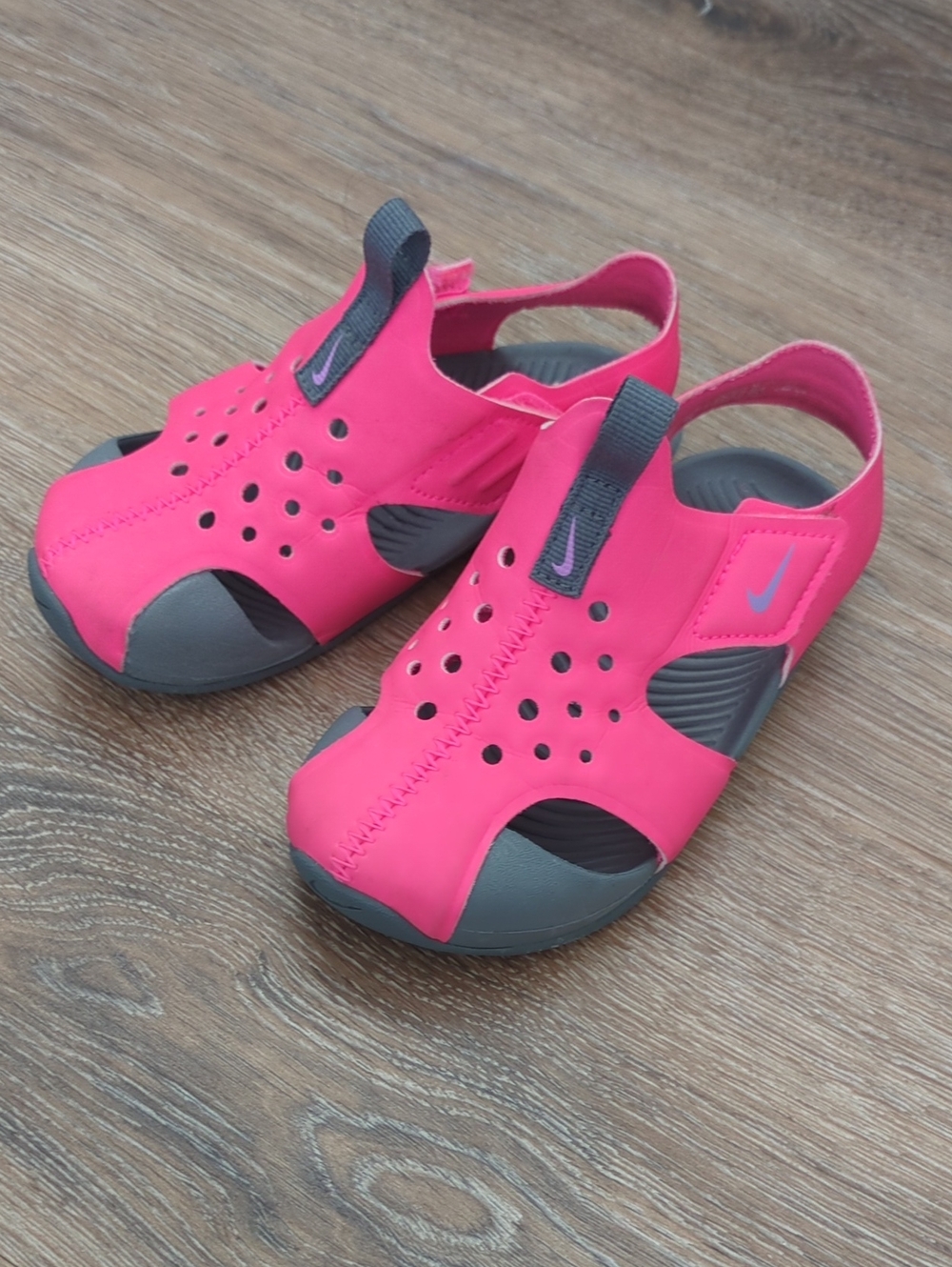 Nike Water Shoes Size 8